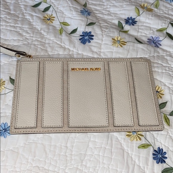 Michael Kors clutch - Picture 1 of 7